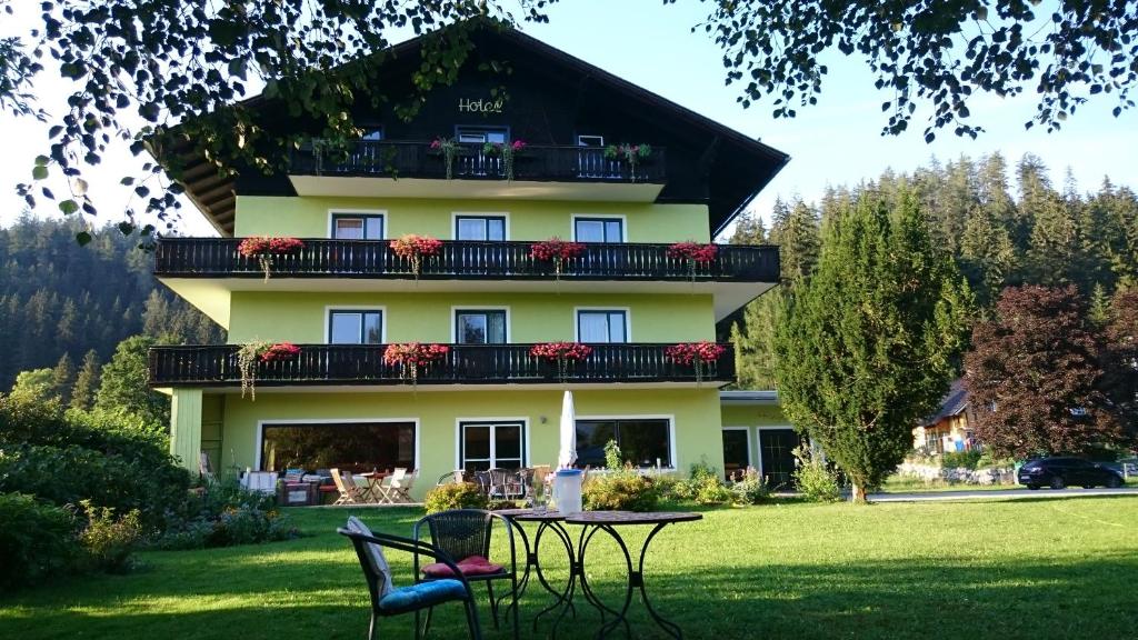 Retro Hotel Igelheim — Hotel in Bad Mitterndorf