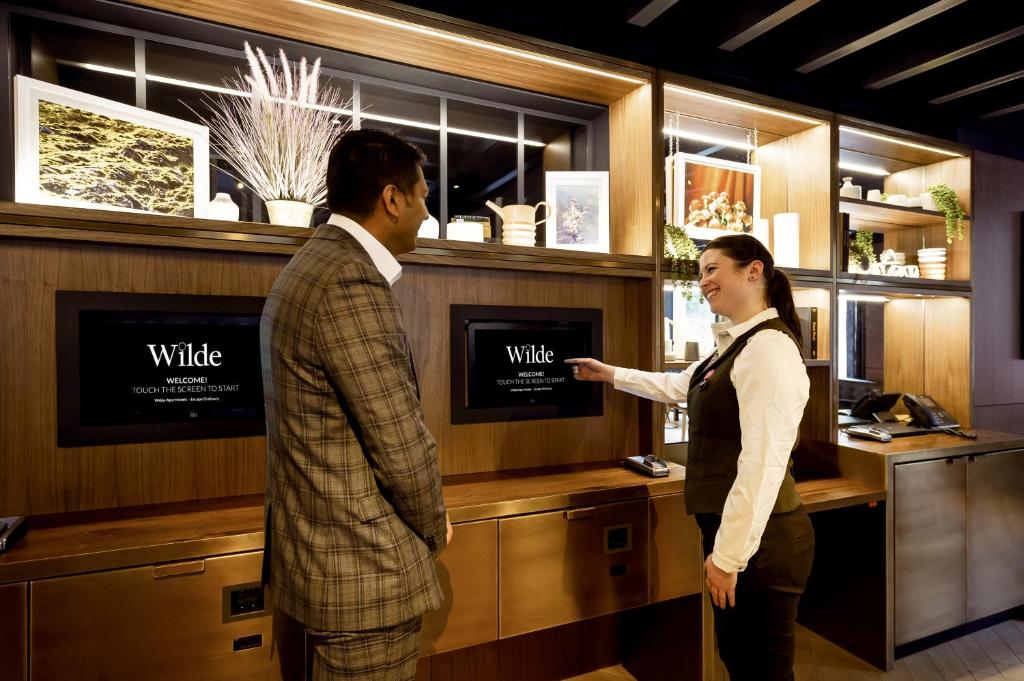 Front desk [24-hour]