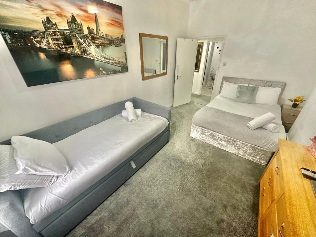 Homely Apartment in the Heart of Town Centre - Sleeps 6, Bournemouth