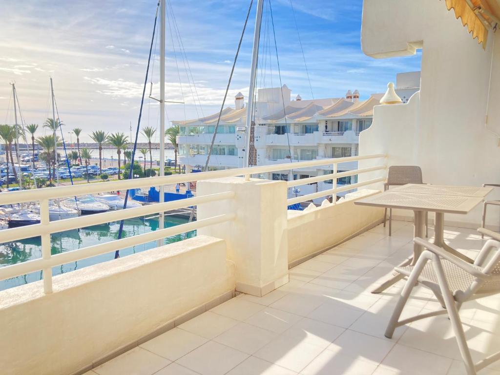 Apartamento Isla de Poniente Puerto Marina - 3
