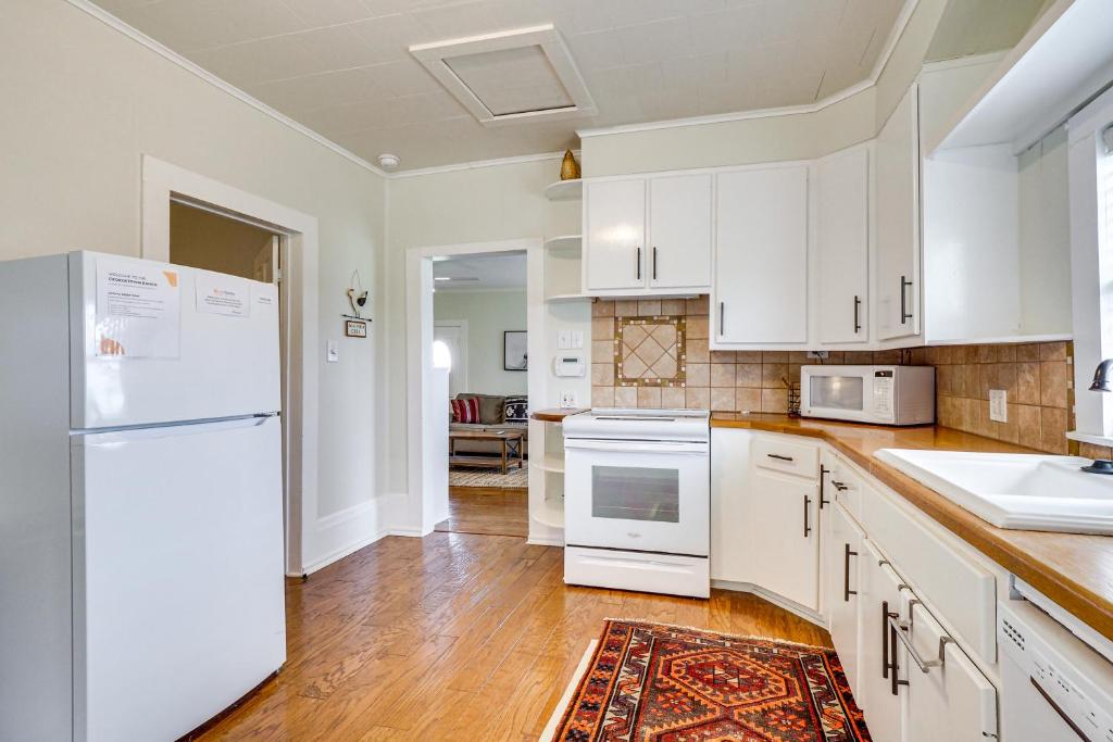 Large Group Getaway in Georgetown with Private Pool!