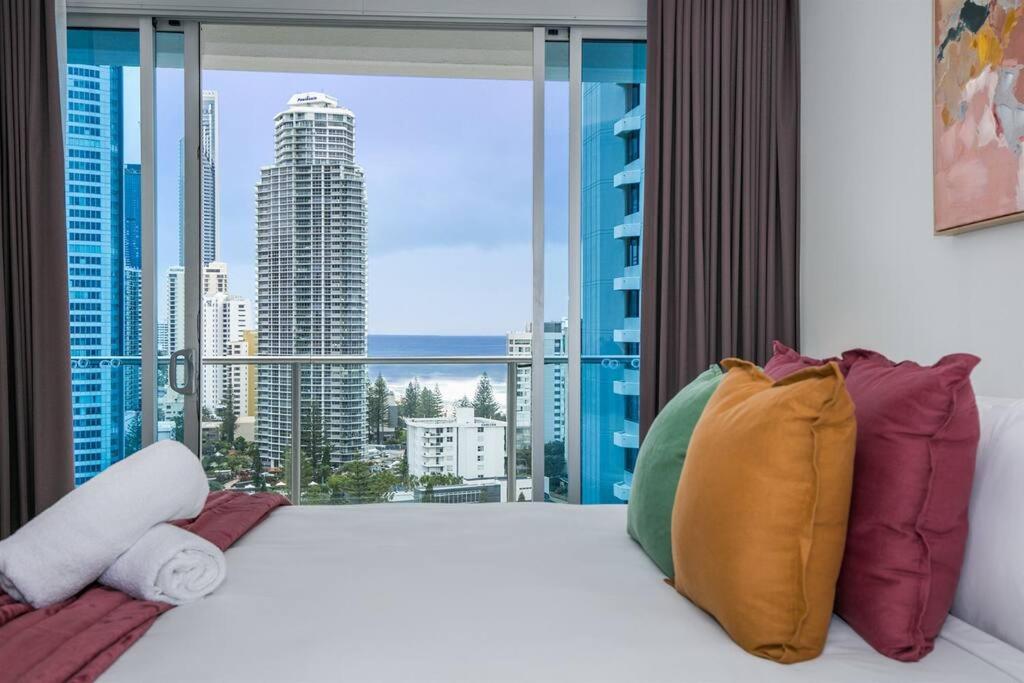 Bliss By The Ocean beautiful views, walk to beach!, Gold Coast