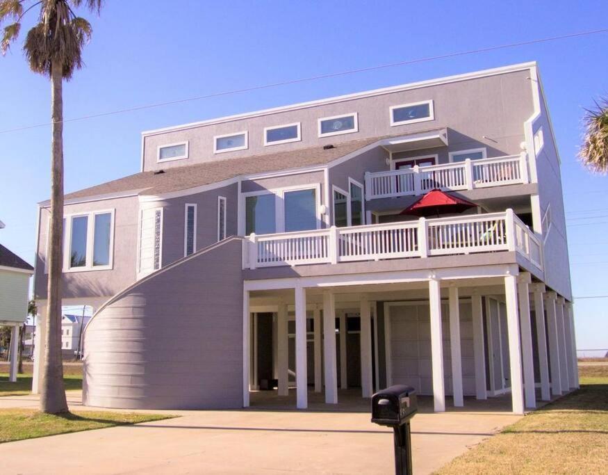Lei by the Sea with elevator, Galveston
