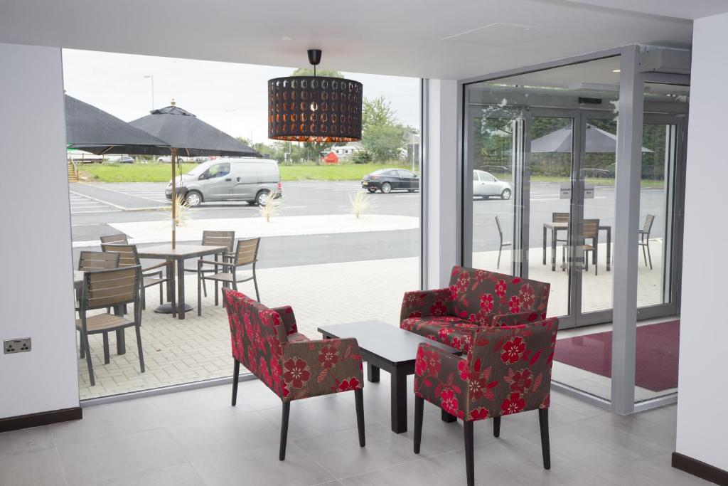 Ramada by Wyndham Milton Keynes photo