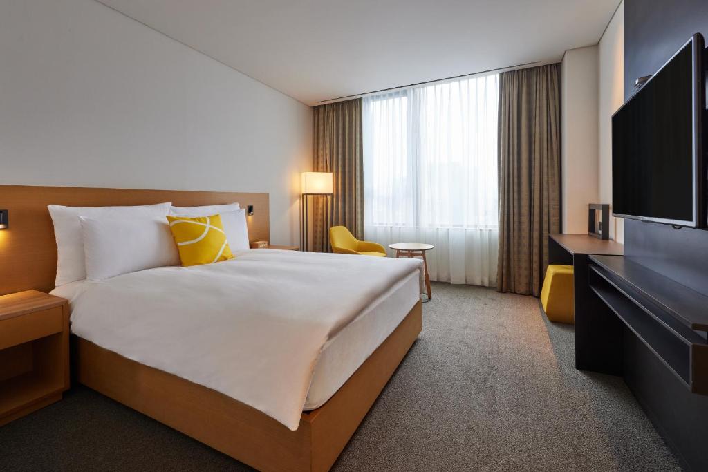 Hotel Room 5