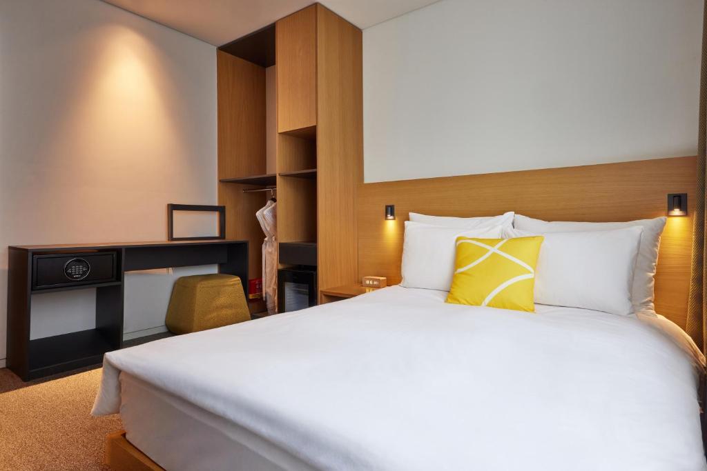 Hotel Room 4