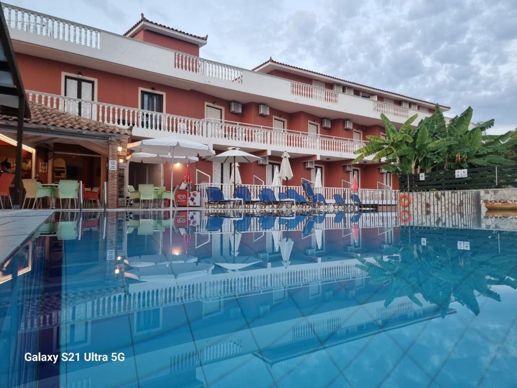 Alex Studios, Laganas