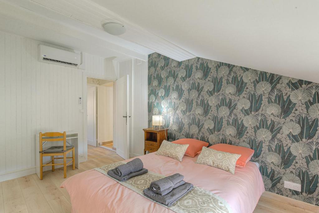 Gîte La Terrasse, 4 chambres, 10 pers, Centre Ville, Lagnieu