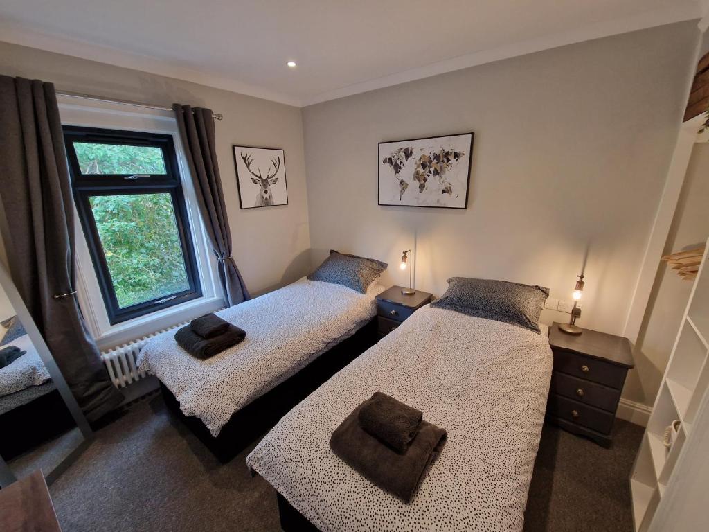 Newly Renovated 2-Bed Bungalow, Bath photo 2