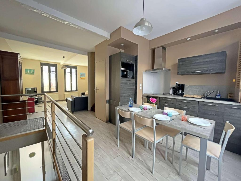 Triplex Charmant T4, 60m², 3 Chambres, Cœur de Berck Plage, Proche Commerces et Plage - FR-1-646-21, Berck-sur-Mer