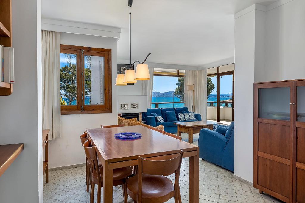 Llenaire 1, sea view, pool, wifi - 4