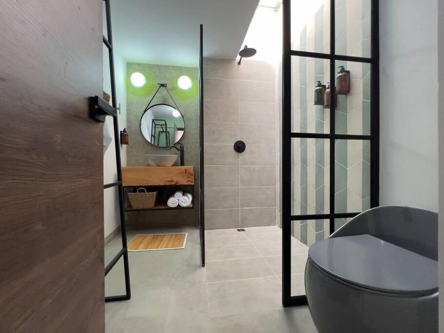 Apto BBC With Jacuzzi In Heart Of Provenza - 3