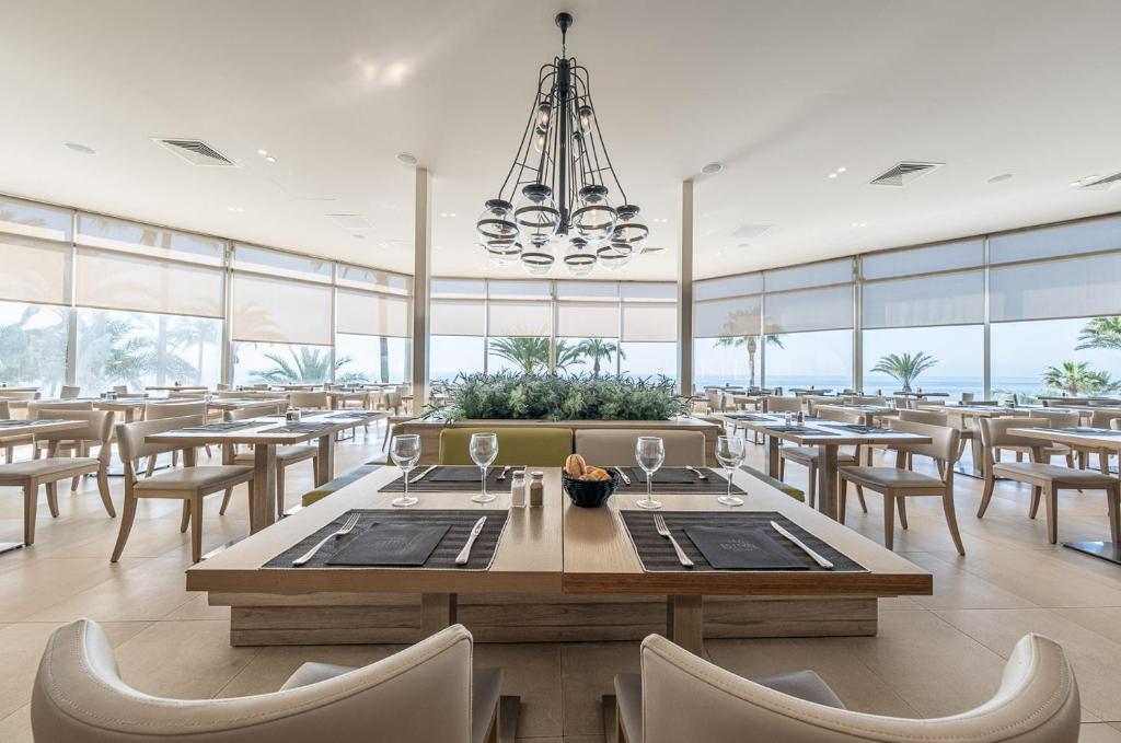 Estival Torrequebrada — Restaurant & bars in Benalmadena, Andalusia