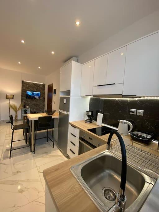 Melograno di Rodi 2, Město Rhodos