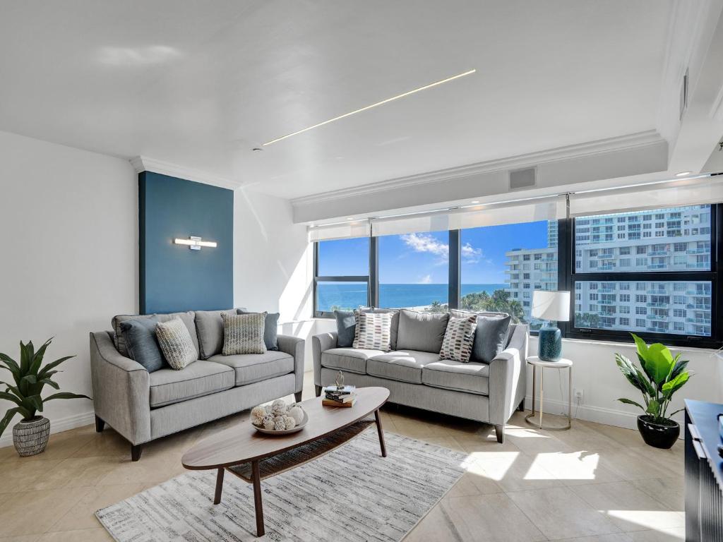 Spacious Ocean View Condo Beach Service 803, Miami Beach