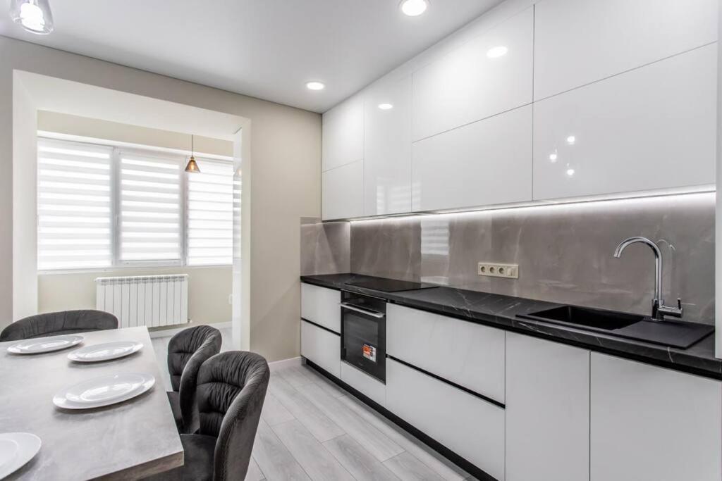 Vas’ apartment, Kišiněv