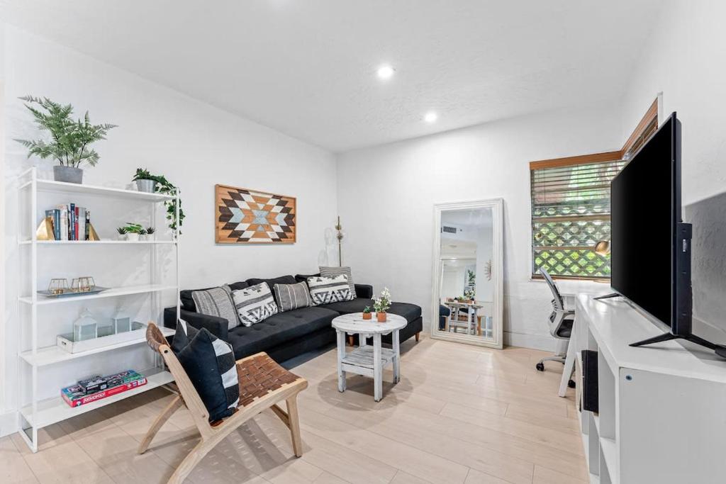 Beautiful Apt in Victoria Park (Las Olas Blvd), Fort Lauderdale