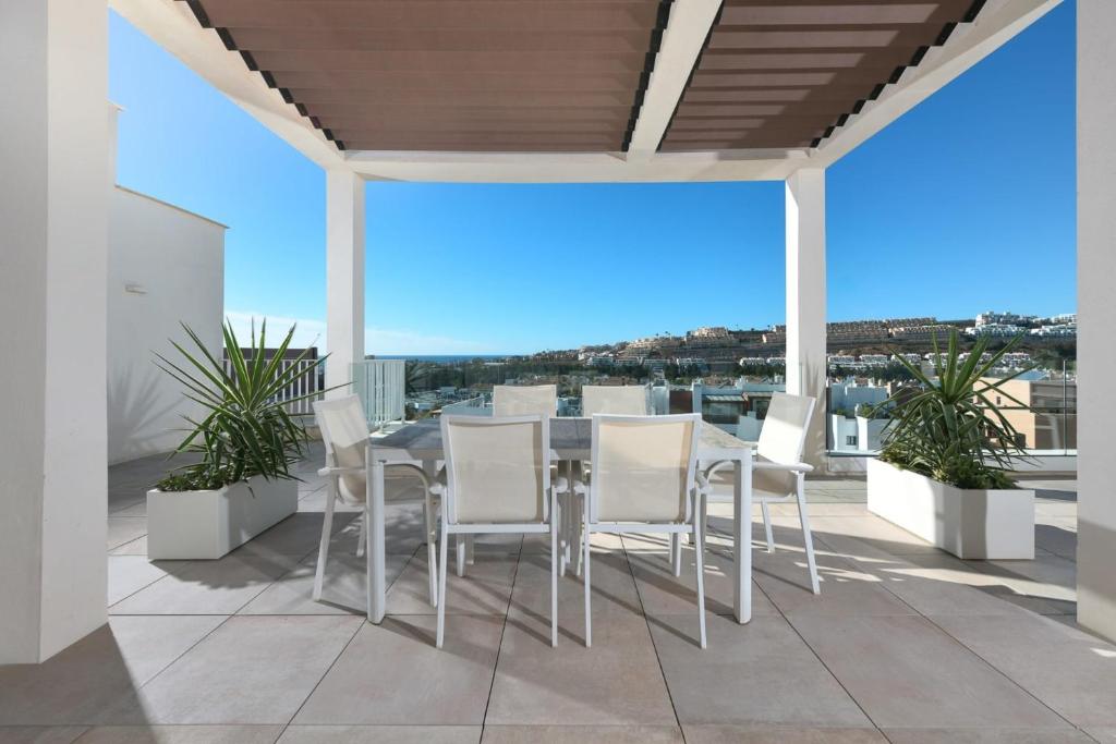 Luxury 4-Bedroom Penthouse with Panoramic Sea Views in La Cala de Mijas - 3