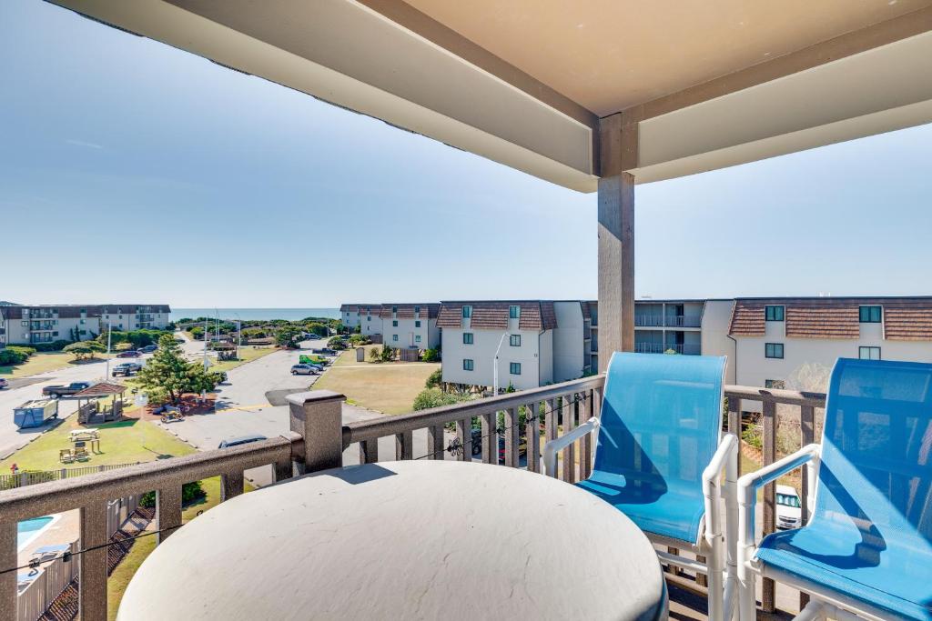 Atlantic Beach Condo with Balcony and Beach Access!, Atlantic Beach
