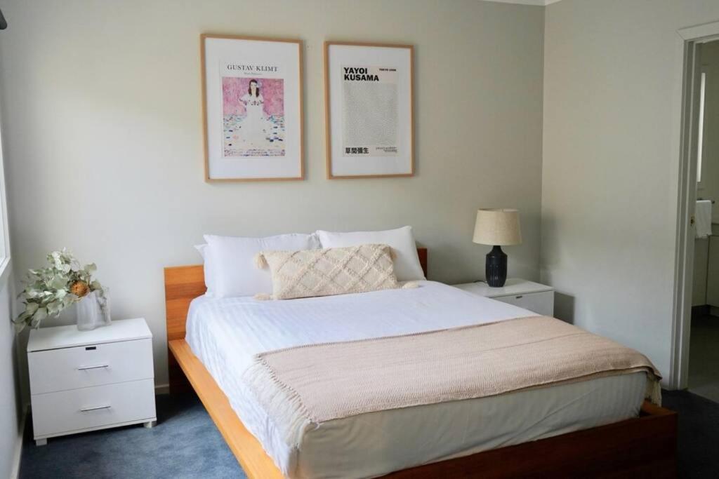 Honeysuckle St Cottage. Central Location. Sleeps 8, Bendigo