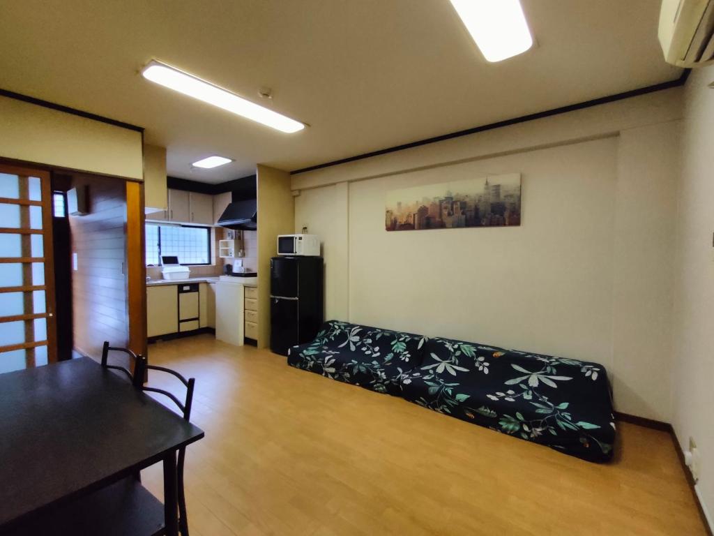 2 min from NANBA 16 min from USJ by train