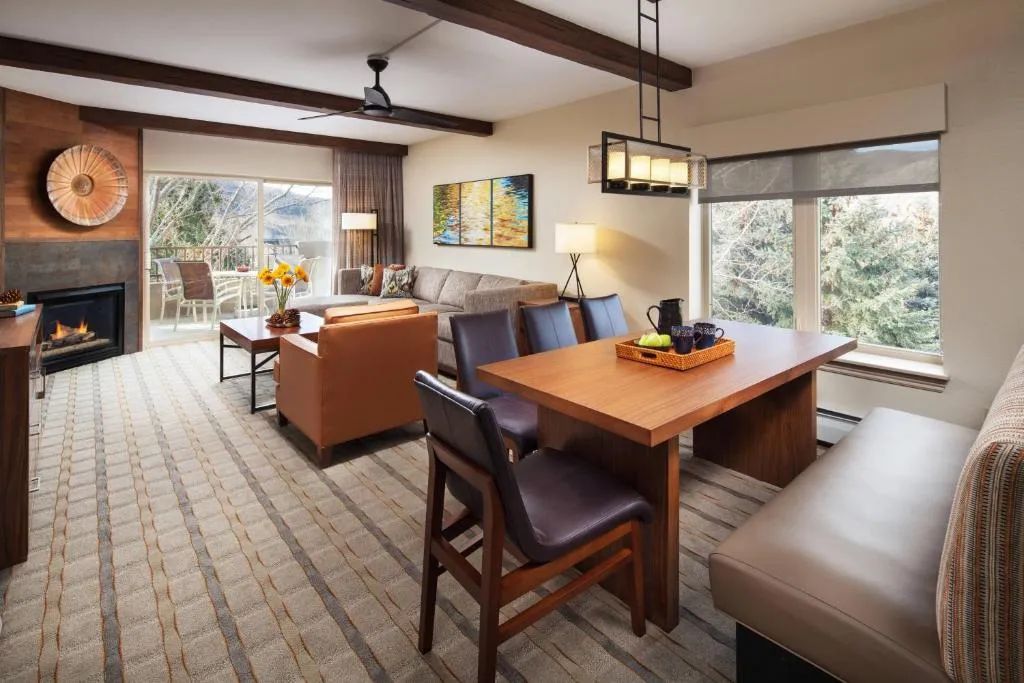 Sheraton Lakeside Terrace Villas at Mountain Vista, Avon, Vail Valley，位于埃文的酒店