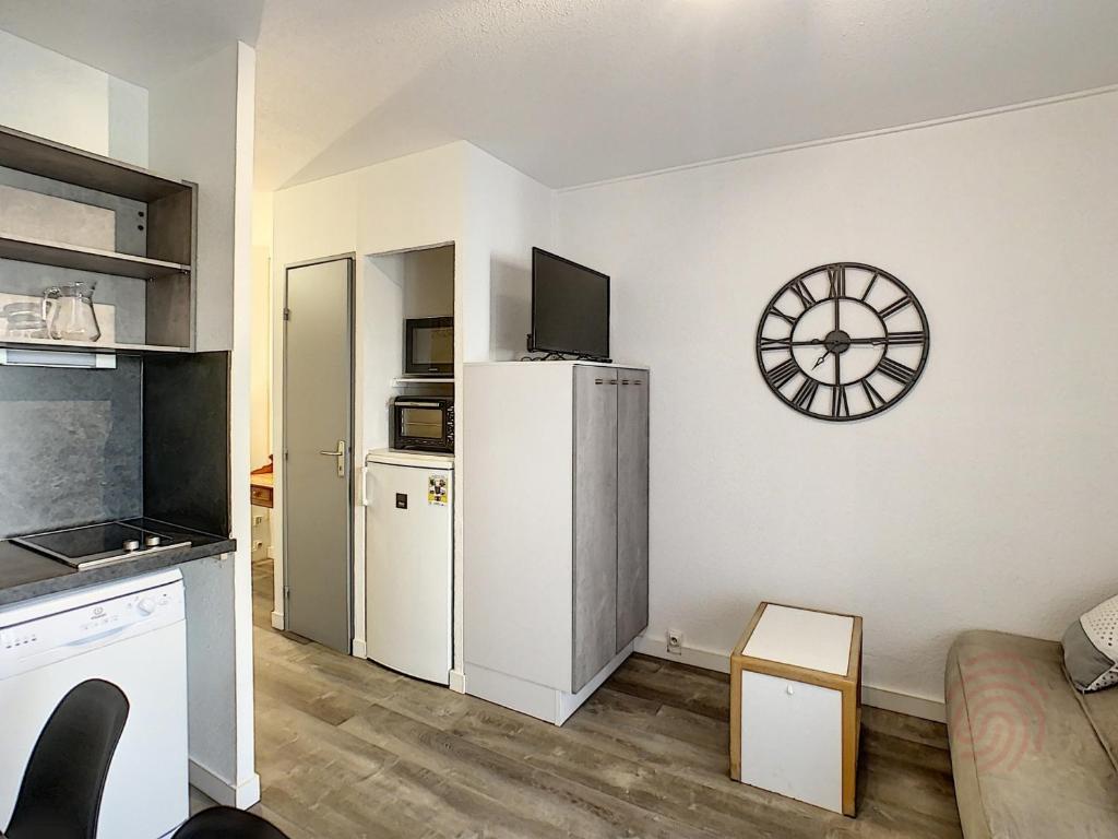 Charmant F2 avec Balcons, Proche Thermes, Animaux Acceptés, Wifi, Ascenseur, Parking Gratuit - FR-1-451-206 - 3