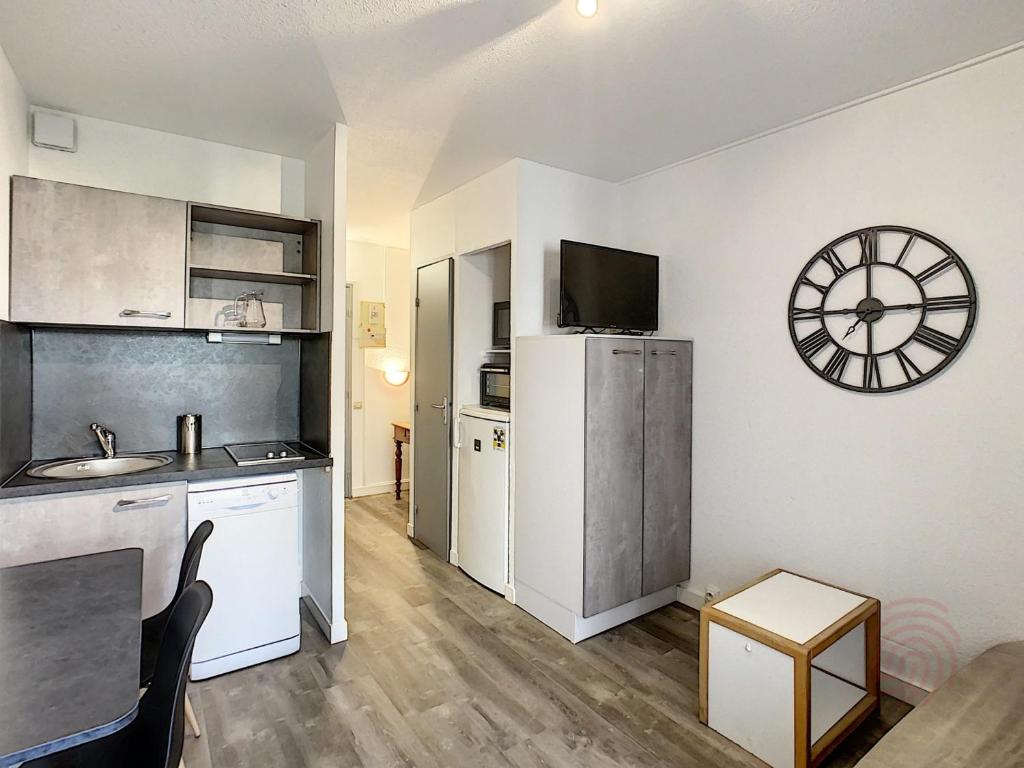 Charmant F2 avec Balcons, Proche Thermes, Animaux Acceptés, Wifi, Ascenseur, Parking Gratuit - FR-1-451-206 - 4