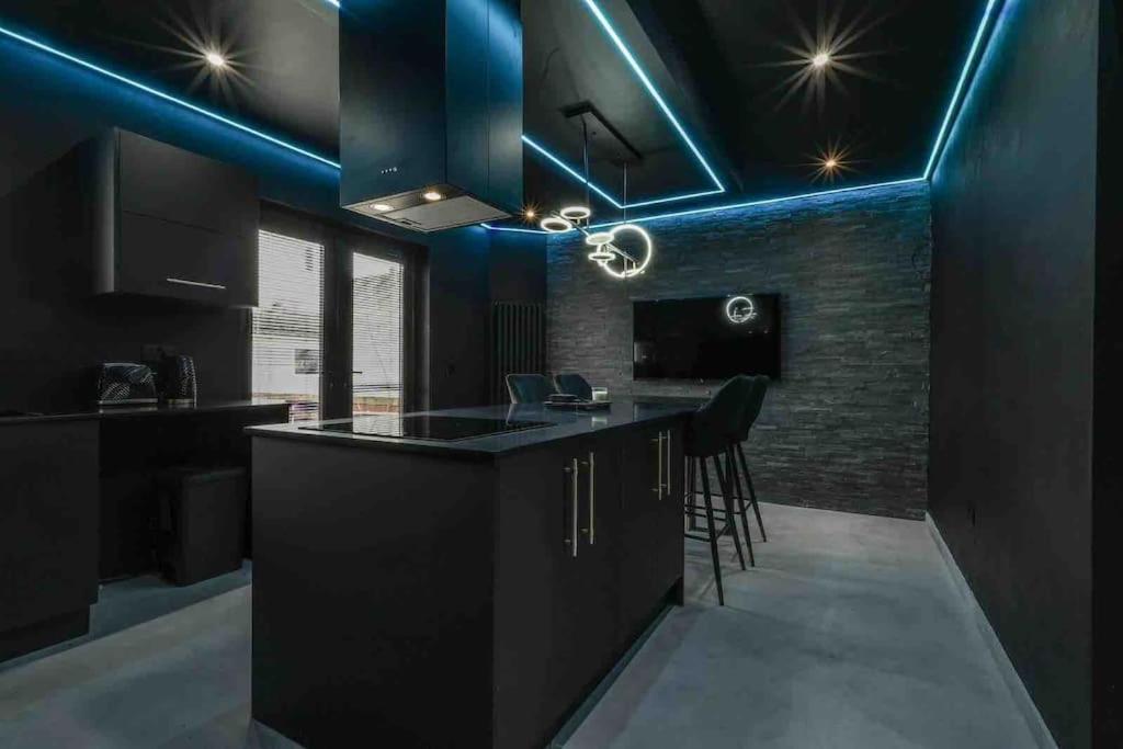 Luxury Couples Get-Away Glasgow, Knightswood