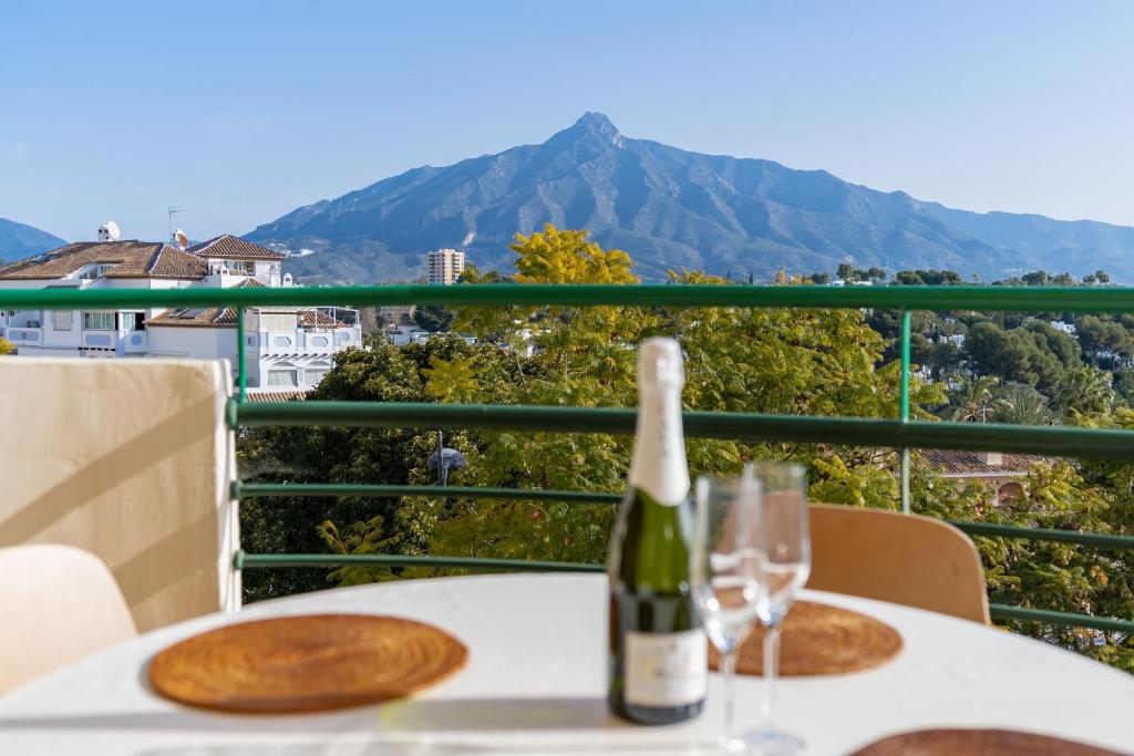Central 2 Bedroom Apartment with Stunning Views - 2