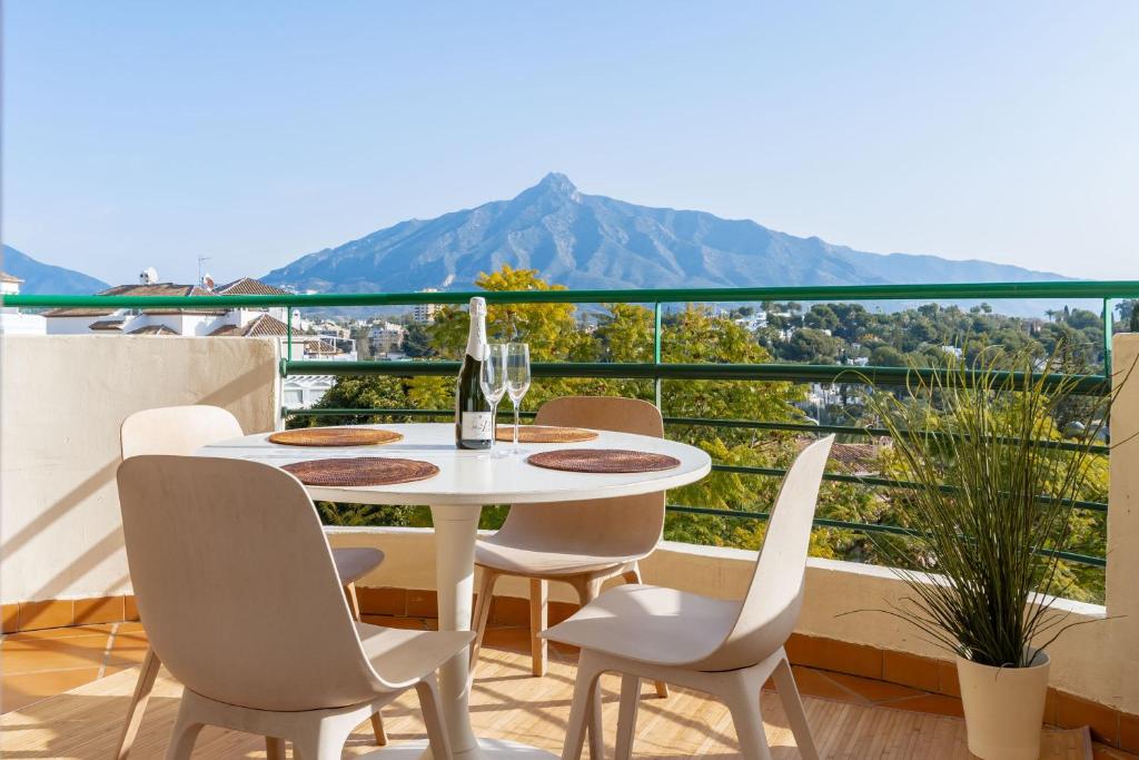 Central 2 Bedroom Apartment with Stunning Views - 5