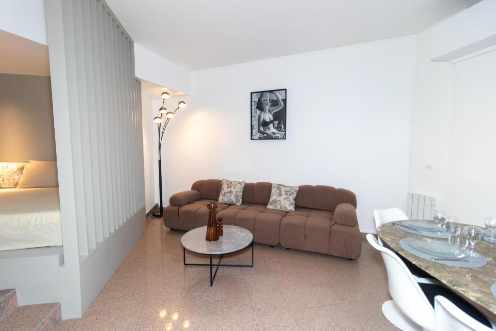 Apartment Père Lachaise by Studio prestige, Paris