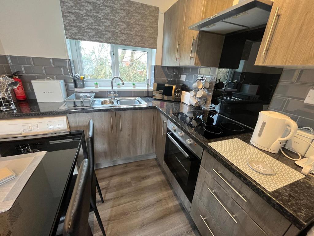 140 Bermuda, Hemsby - Two storey, three bed chalet, sleeps 6, bed linen and towels included, onsite entertainment on a pet free site, Hemsby