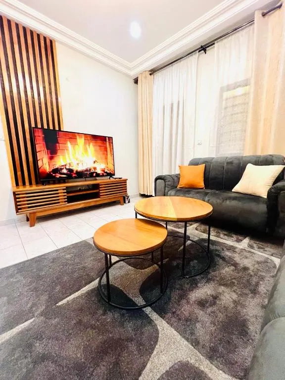 Hacienda Residence - Solar Energized，位于雅温得的酒店