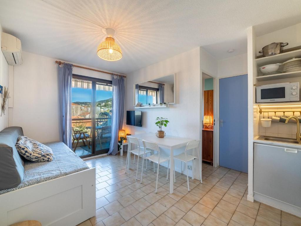 Apartment Saint James-12 by Interhome - 2