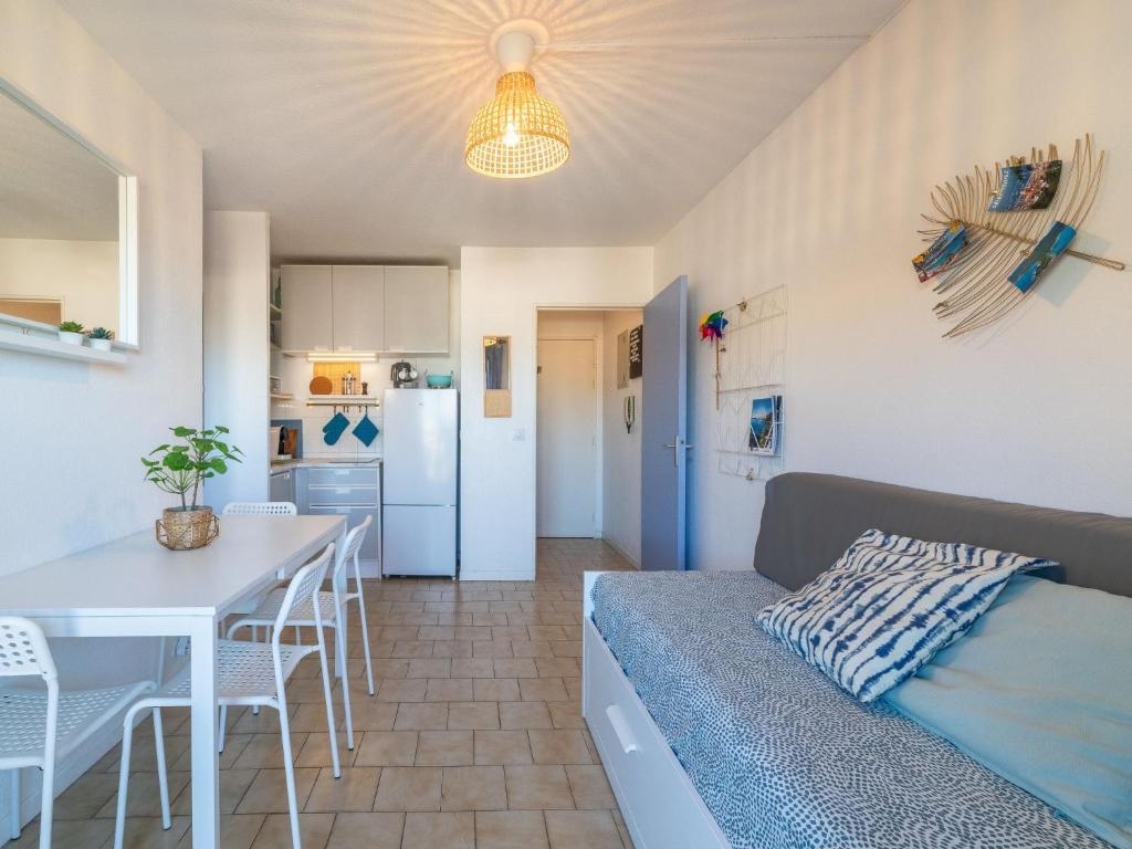 Apartment Saint James-12 by Interhome - 3