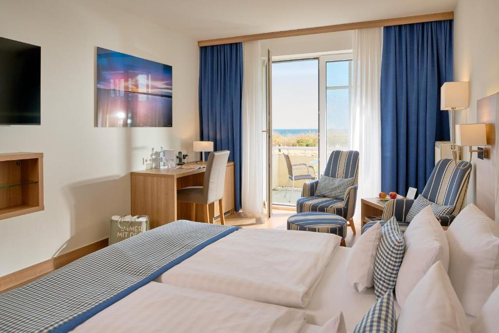 Double Room with Balcony and Direct View of the Sea Ground floor