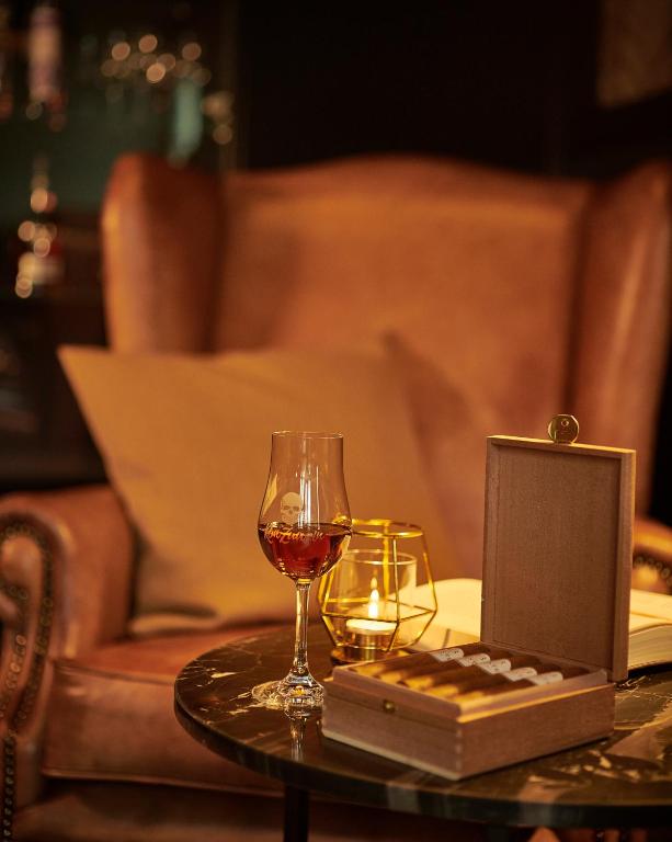 Shared lounge/TV area