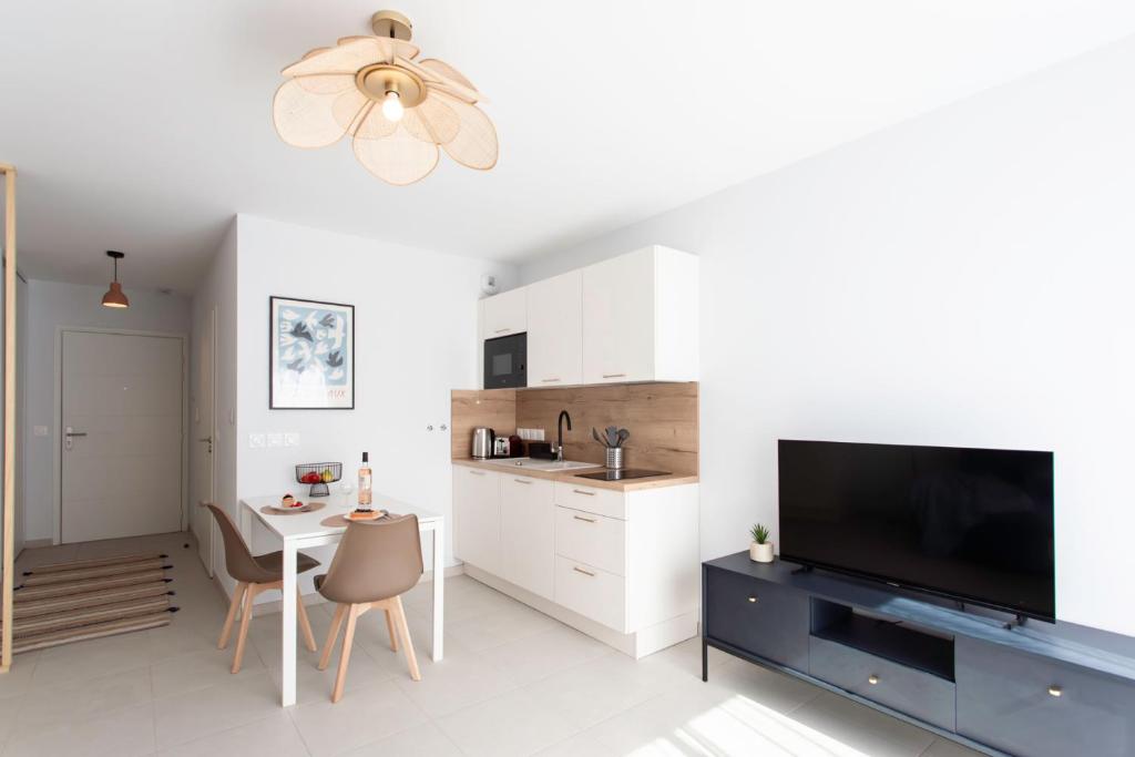 A5 Staywizus - Modern Studio 5 min to Sea - Pool & Garage - 4