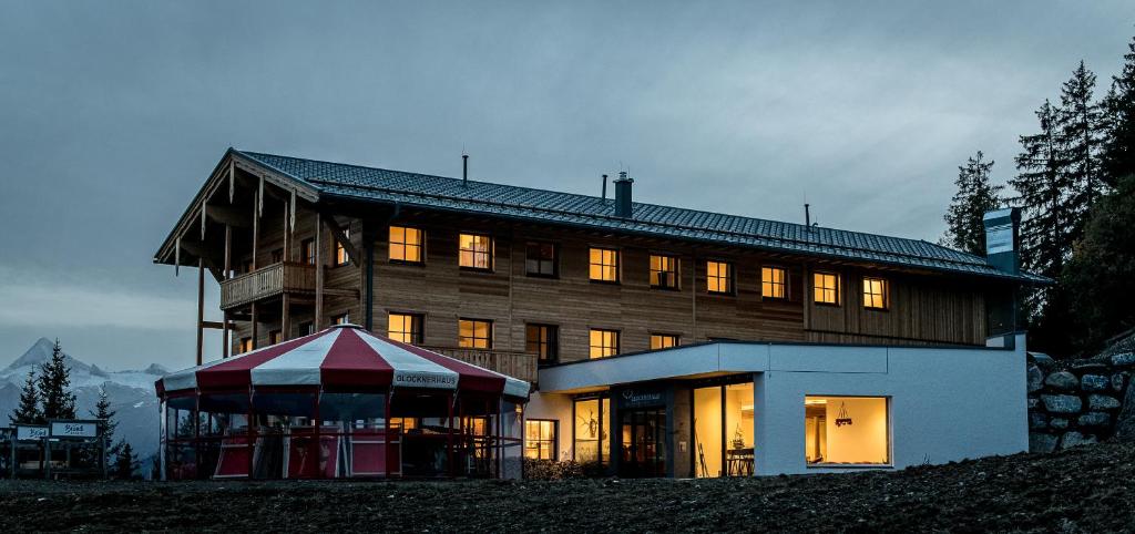 GLOCKNERALM - HIKING- and SKIHOTEL exklusively accessible by cable car - 2