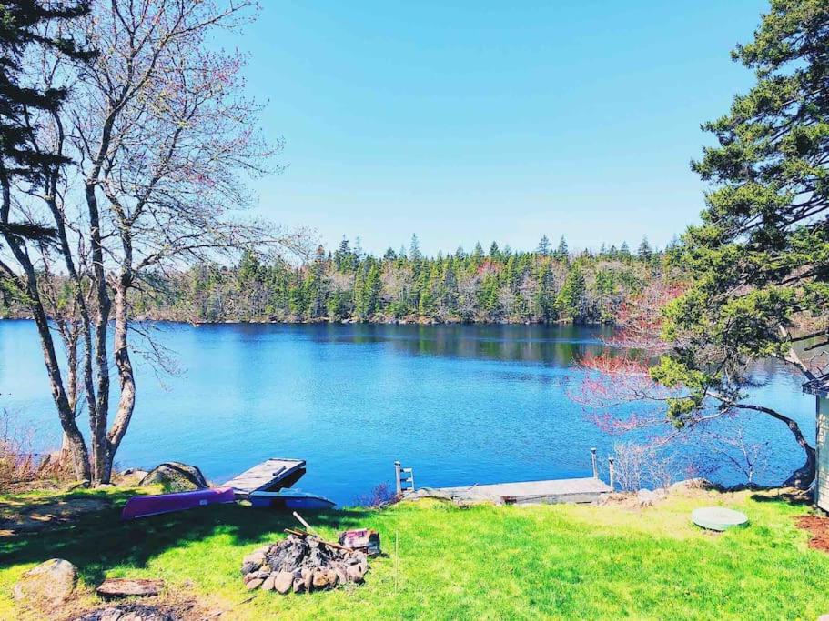 Private Lakefront Escape - Swim, Sip Wine & Stargaze, Terence Bay