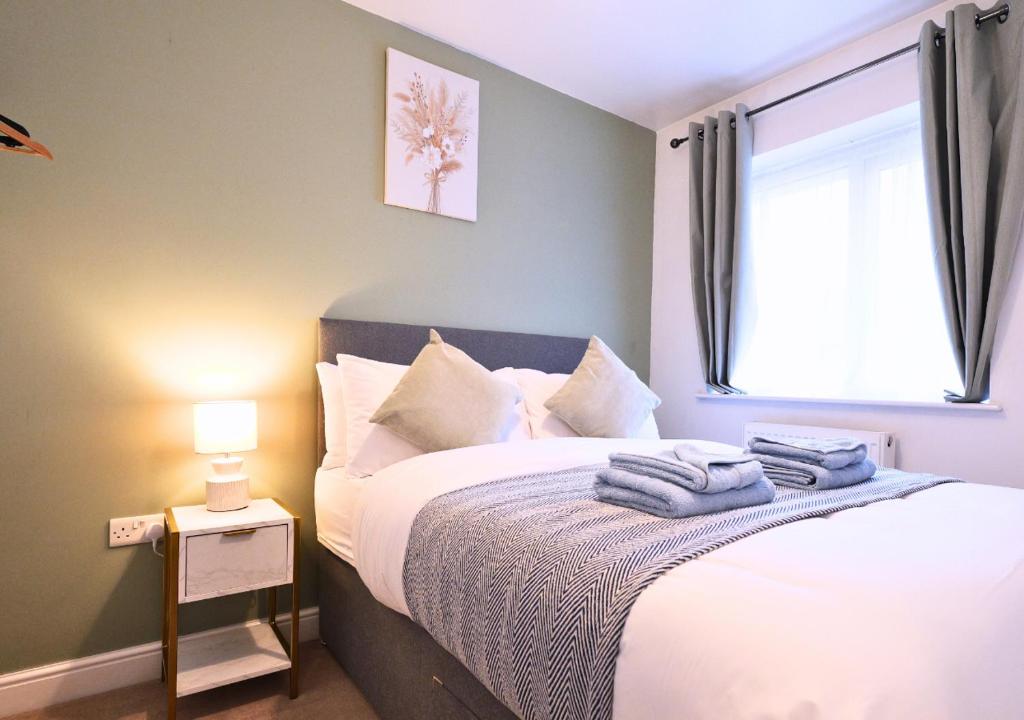 Central Getaway House with Parking, Garden, Wi-Fi, Stafford