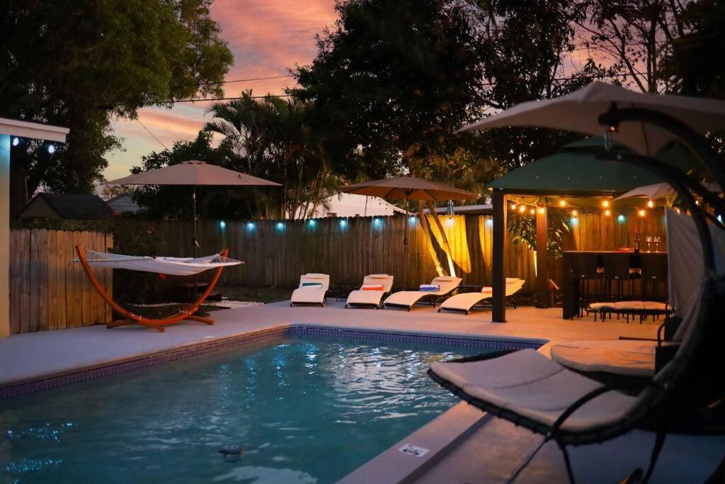 Serenity Retreat PoolSpa BBQ WorkSpace WiFi 3Bdrm, Palm Beach Gardens