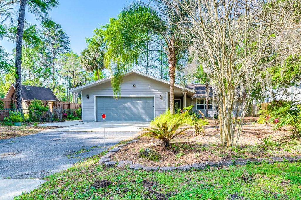 Dock and Lanai Waterfront Home in Dunnellon 전경