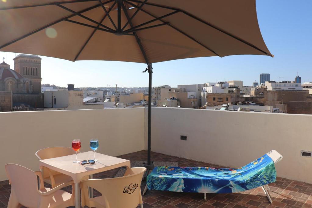 St Julians Sliema Penthouse 3 minutes walk from seafront, Sliema