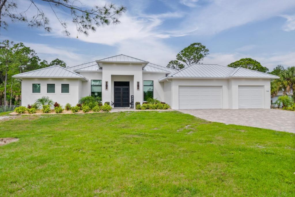 Eden's Endless Escape, Naples