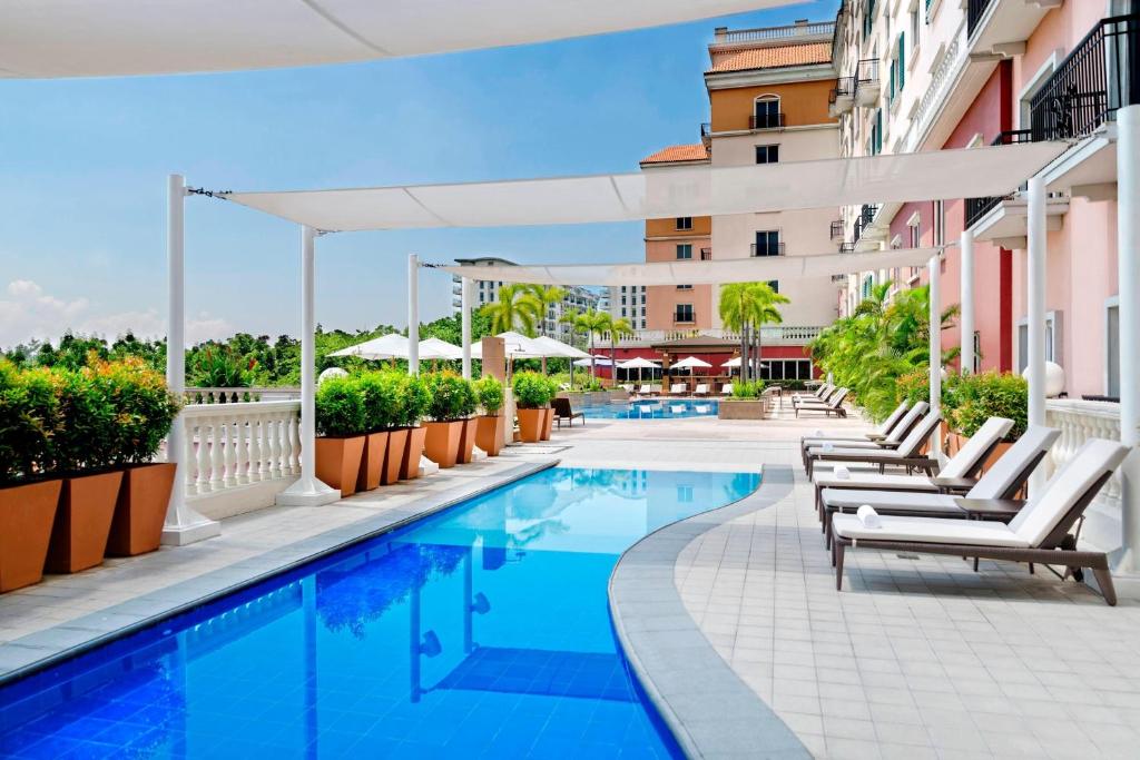 Swimming pool