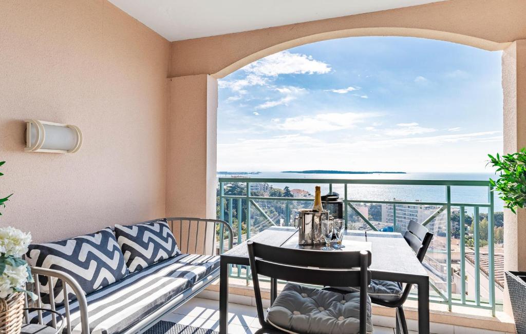 Amazing Apartment In Cannes With House Sea View - 3