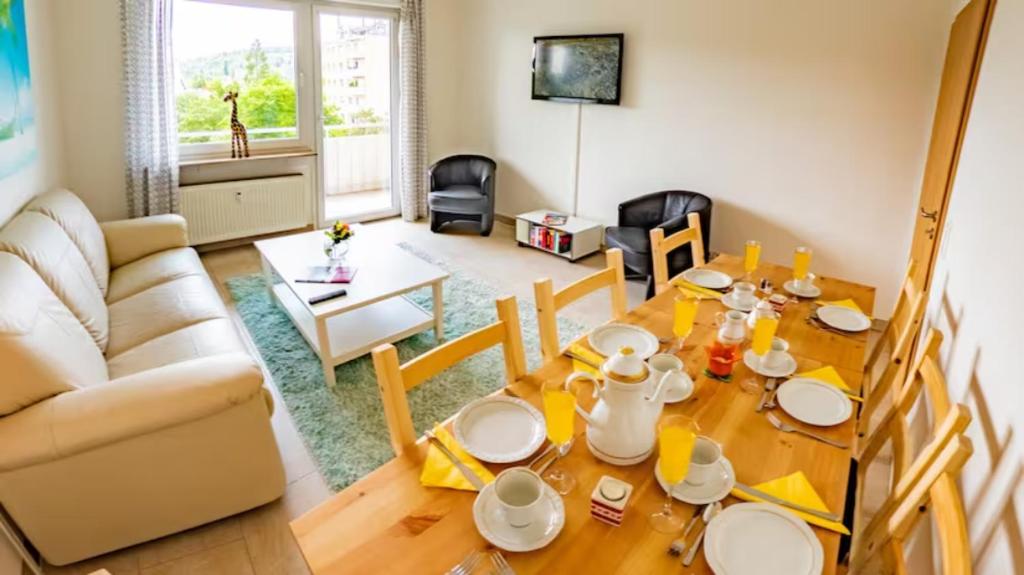 Eleonoras Ferienwohnung in Würzburg Stadt am Park mit Balkon inklusive eigenen Parkplätzen vor der Tür - 2
