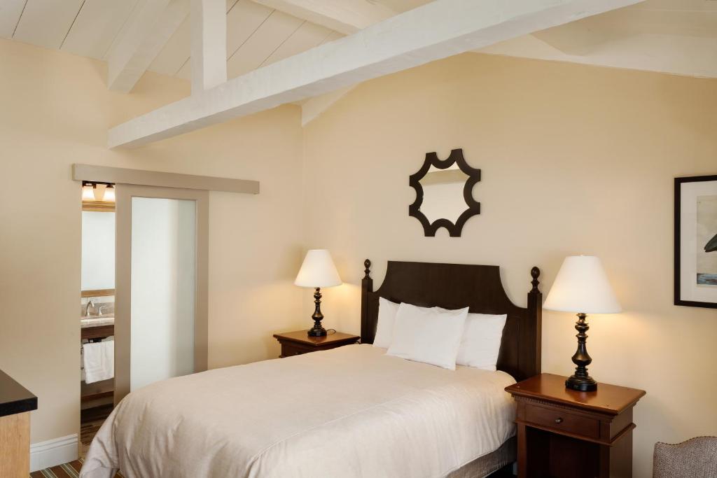 Lighthouse Lodge & Cottages Photo 17